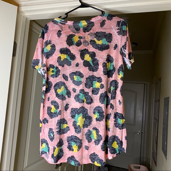 Boutique Leopard Print Tee - Picture 2 of 2